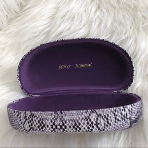 Betsey Johnson Hard Cover Eyeglass Case